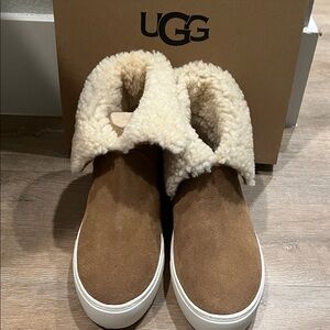 UGG Women's Lynus Tan Shearling Lined Boots